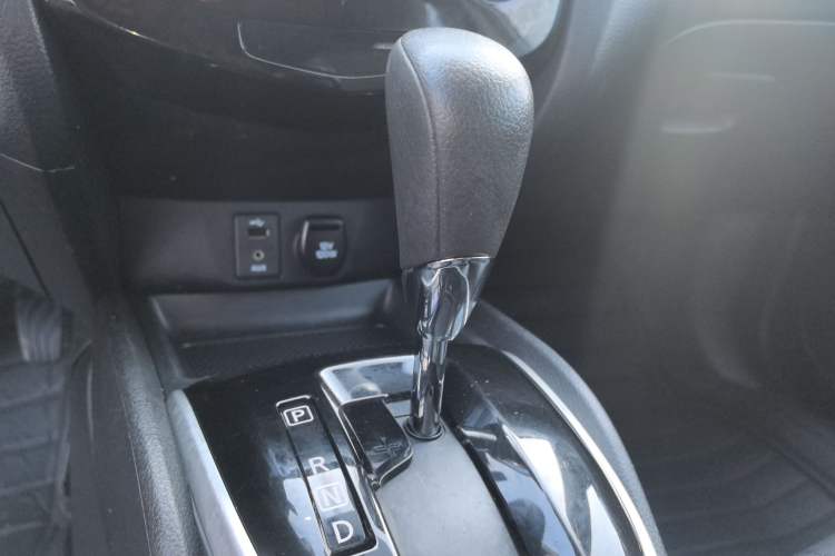 Used Nissan Qashqai 2017 2.0L CVT Elite Edition China VI Standard Gear Lever