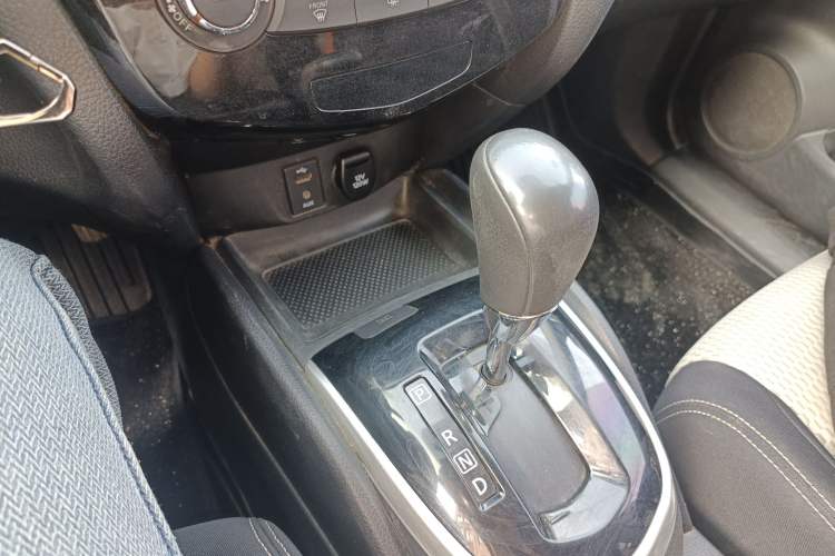 Used Nissan Qashqai 2017 2.0L CVT Elite Edition China V Standard Gear Lever