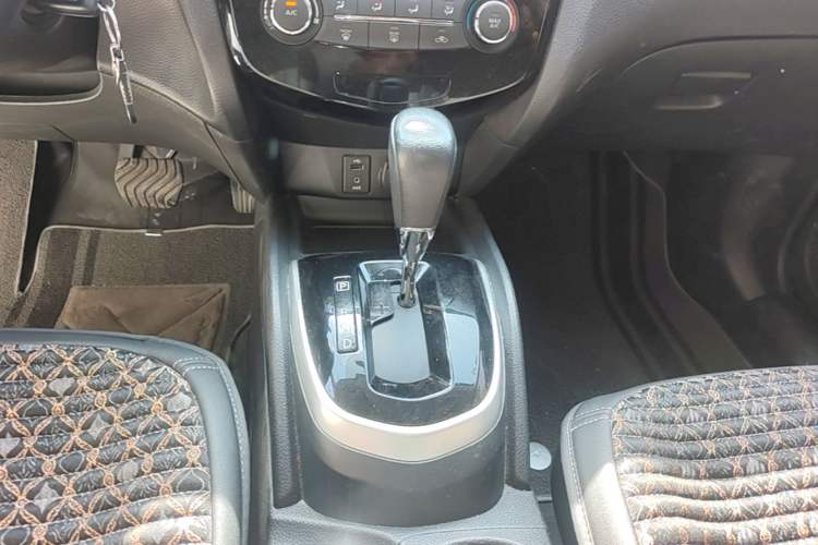 Used Nissan Qashqai 2017 2.0L CVT Smart Enjoyment Version China V Standard Gear Lever