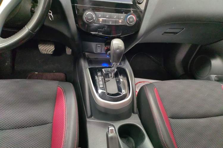 Used Nissan Qashqai 2017 2.0L CVT Smart Enjoyment Version China V Standard Gear Lever