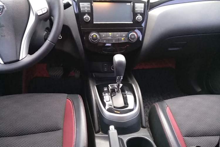 Used Nissan Qashqai 2017 2.0L CVT Smart Enjoyment Version China VI Standard Gear Lever