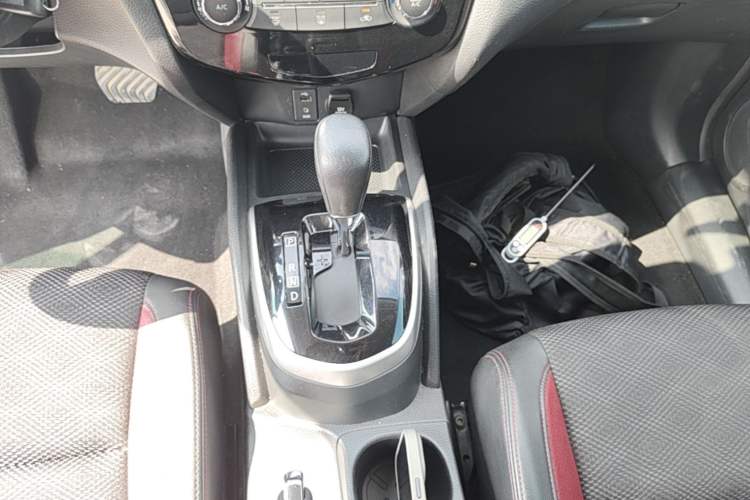 Used Nissan Qashqai 2017 2.0L CVT Smart Enjoyment Version China V Standard Gear Lever
