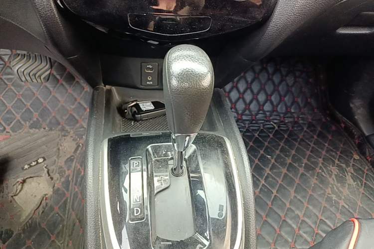 Used Nissan Qashqai 2017 2.0L CVT Elite Edition China V Standard Gear Lever