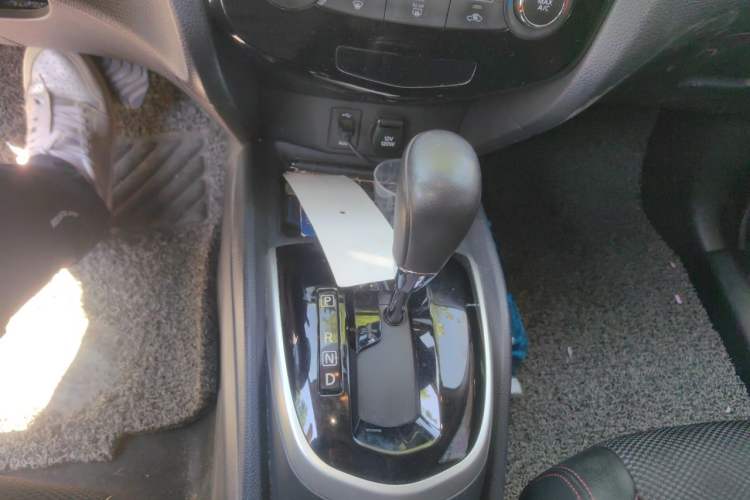 Used Nissan Qashqai 2017 2.0L CVT Smart Enjoyment Version China V Standard Gear Lever