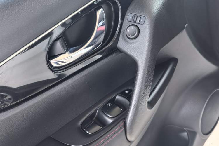 Used Nissan Qashqai 2017 2.0L CVT Smart Enjoyment Version China VI Standard Interior 11