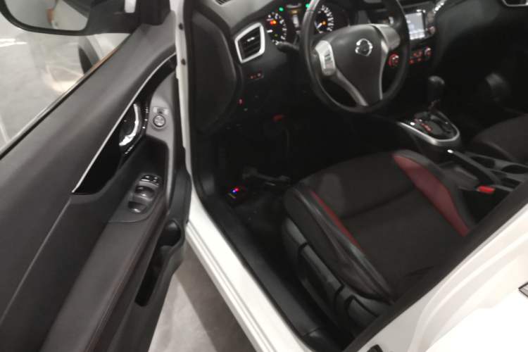 Used Nissan Qashqai 2017 2.0L CVT Smart Enjoyment Version China VI Standard Interior 3