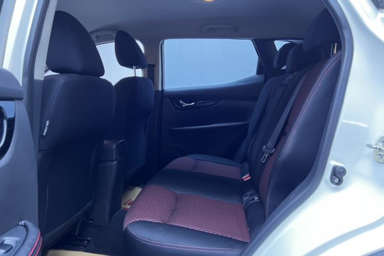Used Nissan Qashqai 2017 2.0L CVT Elite Edition China V Standard Interior 3