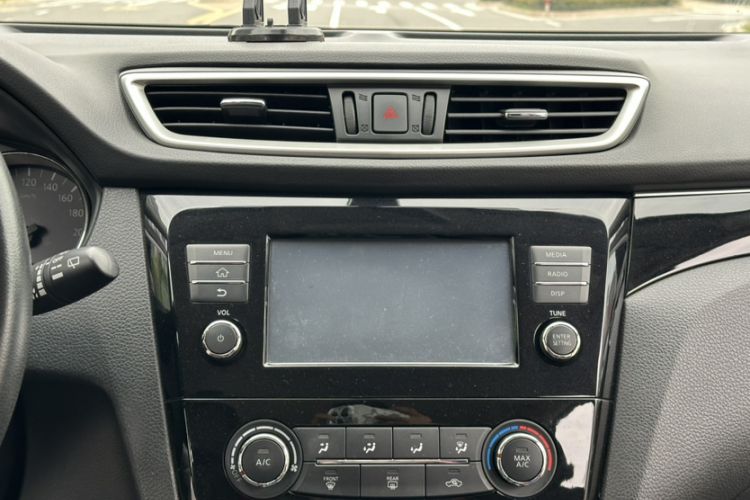 Used Nissan Qashqai 2017 2.0L CVT Smart Enjoyment Version China VI Standard Interior 3