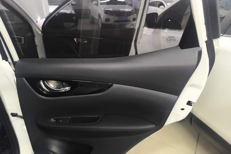 Used Nissan Qashqai 2017 2.0L CVT Smart Enjoyment Version China V Standard Interior 3