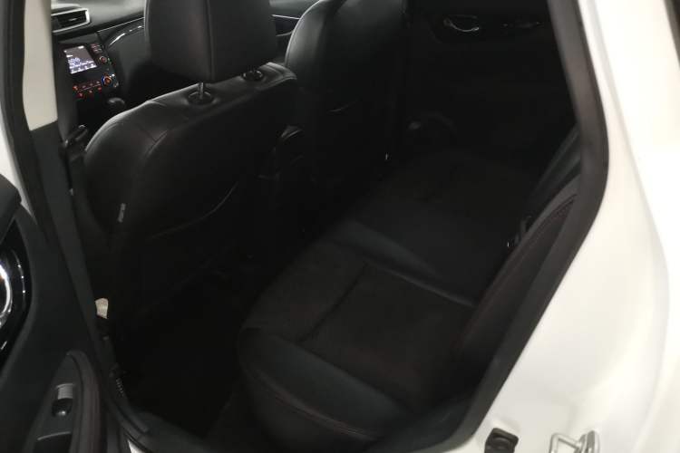 Used Nissan Qashqai 2017 2.0L CVT Smart Enjoyment Version China VI Standard Interior 4