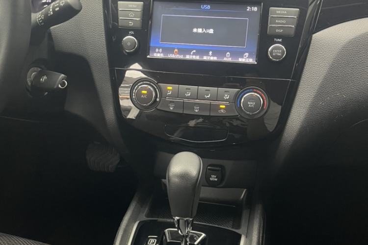 Used Nissan Qashqai 2017 2.0L CVT Smart Enjoyment Version China VI Standard Interior 4
