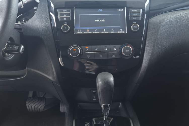 Used Nissan Qashqai 2017 2.0L CVT Smart Enjoyment Version China VI Standard Interior 6