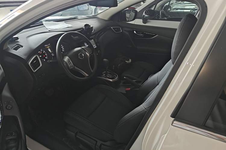 Used Nissan Qashqai 2017 2.0L CVT Elite Edition China VI Standard Left Front Seat