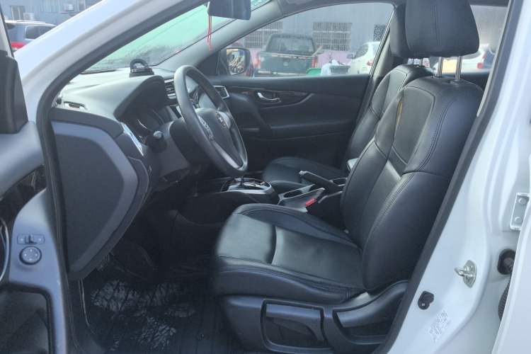 Used Nissan Qashqai 2017 2.0L CVT Elite Edition China VI Standard Left Front Seat