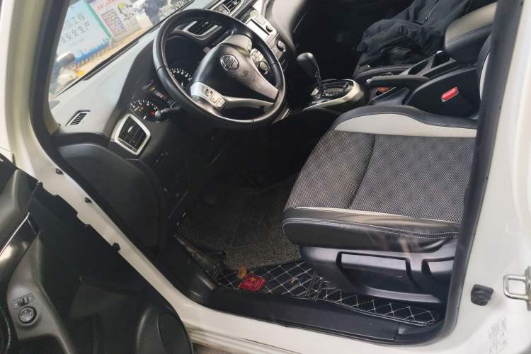 Used Nissan Qashqai 2017 2.0L CVT Smart Enjoyment Version China V Standard Left Front Seat