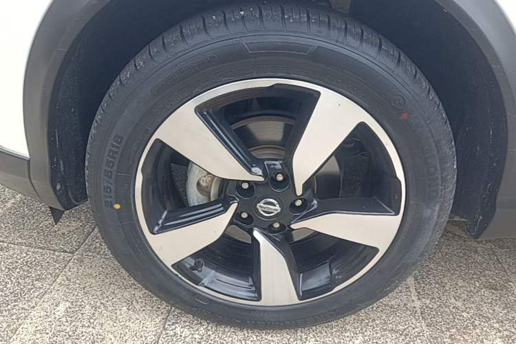 Used Nissan Qashqai 2017 2.0L CVT Luxury Edition China V Standard Left Front Wheel Hub
