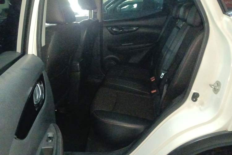Used Nissan Qashqai 2017 2.0L CVT Smart Enjoyment Version China V Standard Left Rear Seat