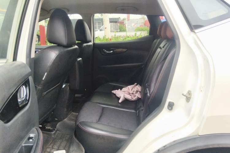 Used Nissan Qashqai 2017 2.0L CVT Smart Enjoyment Version China V Standard Left Rear Seat