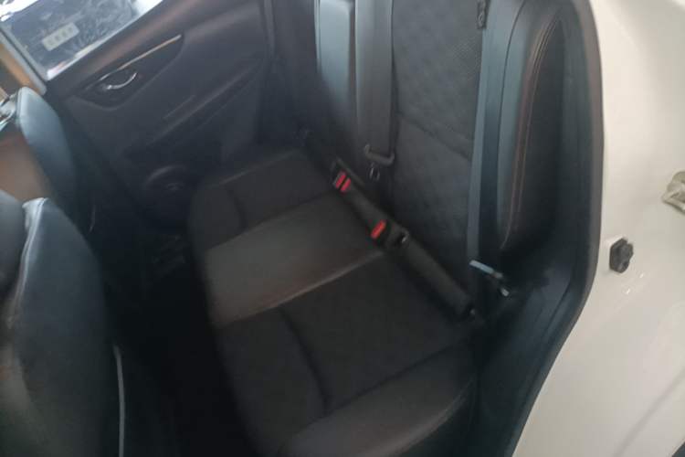 Used Nissan Qashqai 2017 2.0L CVT Smart Enjoyment Version China V Standard Left Rear Seat