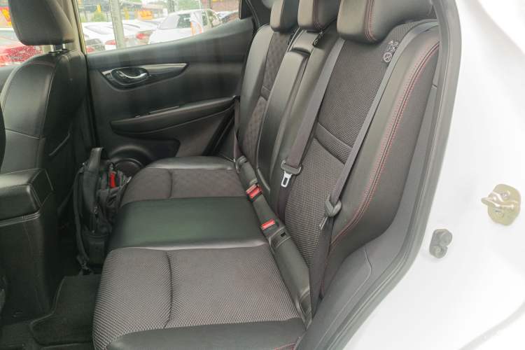 Used Nissan Qashqai 2017 2.0L CVT Smart Enjoyment Version China V Standard Left Rear Seat