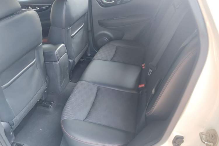 Used Nissan Qashqai 2017 2.0L CVT Smart Enjoyment Version China V Standard Left Rear Seat