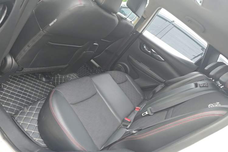 Used Nissan Qashqai 2017 2.0L CVT Smart Enjoyment Version China V Standard Left Rear Seat