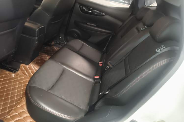 Used Nissan Qashqai 2017 2.0L CVT Smart Enjoyment Version China V Standard Left Rear Seat