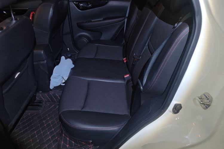 Used Nissan Qashqai 2017 2.0L CVT Smart Enjoyment Version China V Standard Left Rear Seat