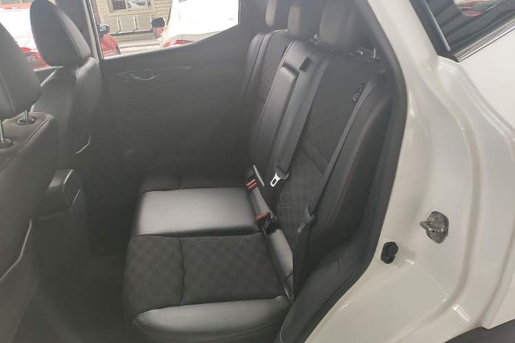Used Nissan Qashqai 2017 2.0L CVT Smart Enjoyment Version China V Standard Left Rear Seat