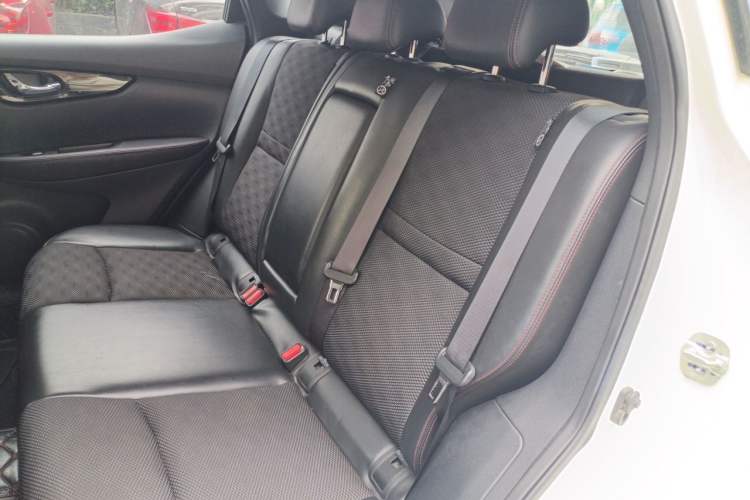 Used Nissan Qashqai 2017 2.0L CVT Smart Enjoyment Version China V Standard Left Rear Seat