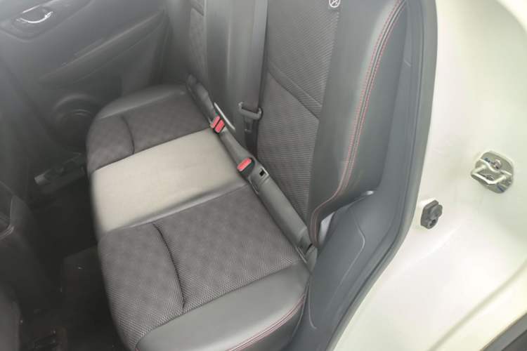 Used Nissan Qashqai 2017 2.0L CVT Smart Enjoyment Version China V Standard Left Rear Seat