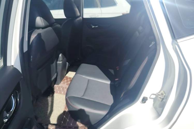 Used Nissan Qashqai 2017 2.0L CVT Smart Enjoyment Version China V Standard Left Rear Seat