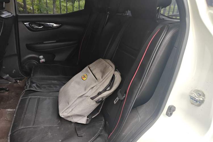 Used Nissan Qashqai 2017 2.0L CVT Smart Enjoyment Version China V Standard Left Rear Seat