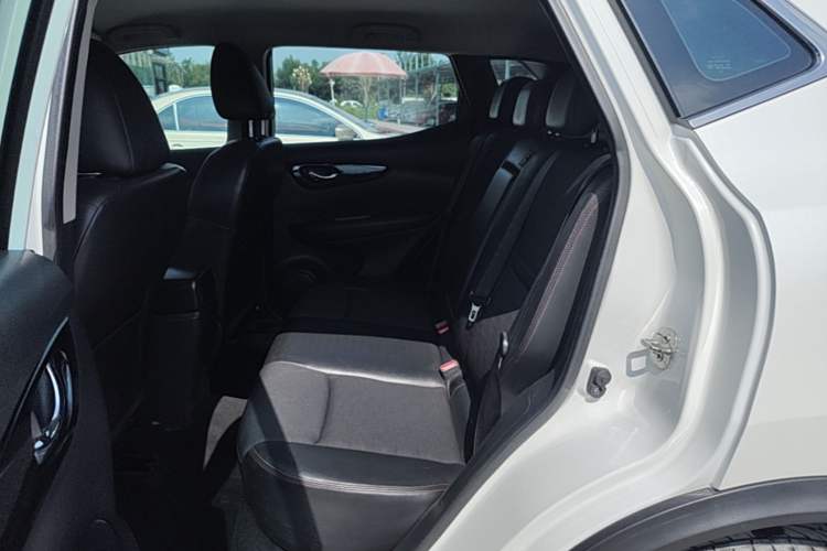 Used Nissan Qashqai 2017 2.0L CVT Smart Enjoyment Version China V Standard Left Rear Seat