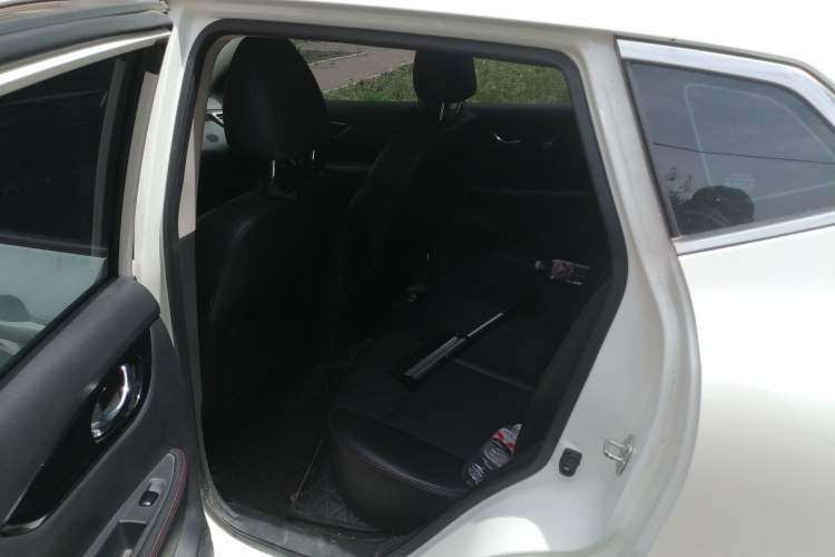 Used Nissan Qashqai 2017 2.0L CVT Smart Enjoyment Version China V Standard Left Rear Seat