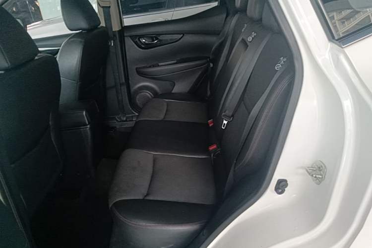 Used Nissan Qashqai 2017 2.0L CVT Smart Enjoyment Version China V Standard Left Rear Seat