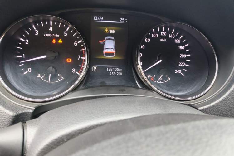 Used Nissan Qashqai 2017 2.0L CVT Elite Edition China V Standard Odometer Close Up
