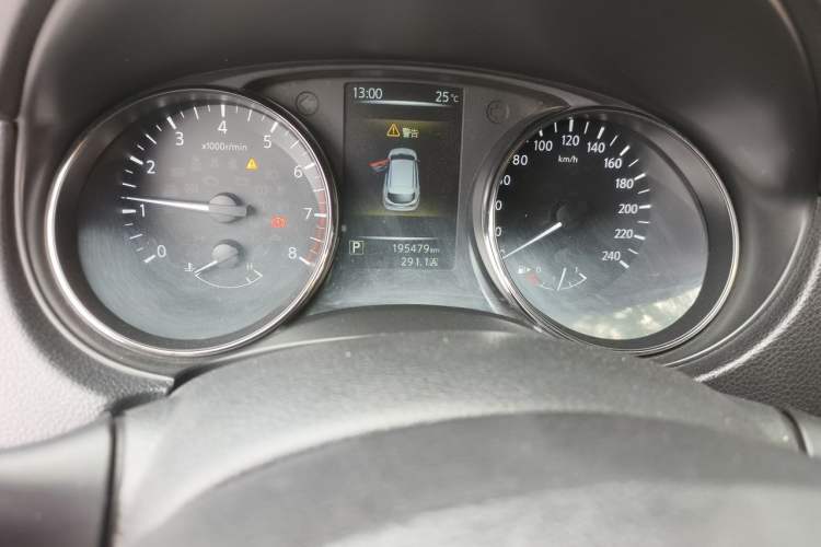 Used Nissan Qashqai 2017 2.0L CVT Elite Edition China V Standard Odometer Close Up