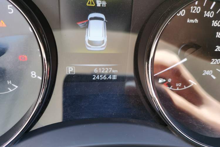 Used Nissan Qashqai 2017 2.0L CVT Luxury Edition China VI Standard Odometer Close Up