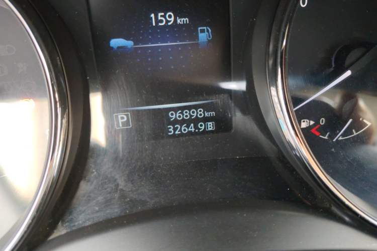Used Nissan Qashqai 2017 2.0L CVT Elite Edition China V Standard Odometer Close Up
