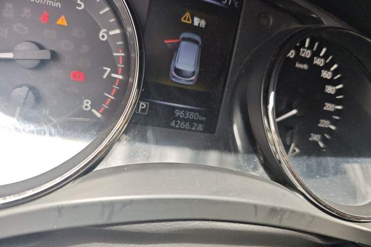 Used Nissan Qashqai 2017 2.0L CVT Smart Enjoyment Version China V Standard Odometer Close Up
