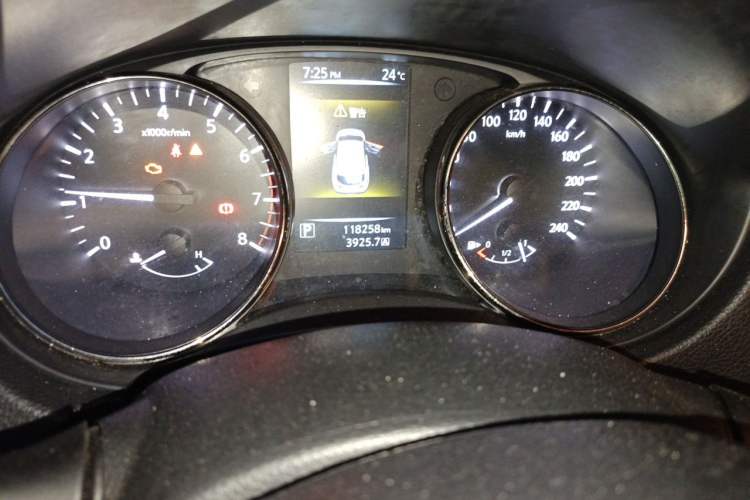 Used Nissan Qashqai 2017 2.0L CVT Smart Enjoyment Version China VI Standard Odometer Close Up