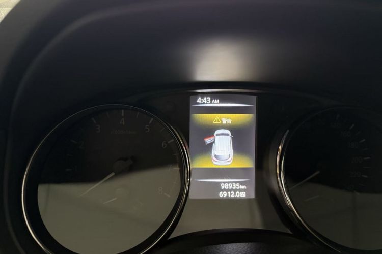 Used Nissan Qashqai 2017 2.0L CVT Elite Edition China V Standard Odometer Close Up