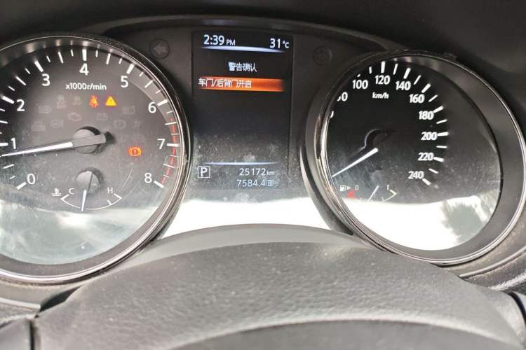 Used Nissan Qashqai 2017 2.0L CVT Elite Edition China V Standard Odometer Close Up