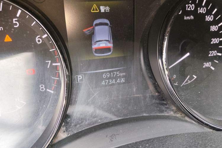 Used Nissan Qashqai 2017 2.0L CVT Luxury Edition China V Standard Odometer Close Up