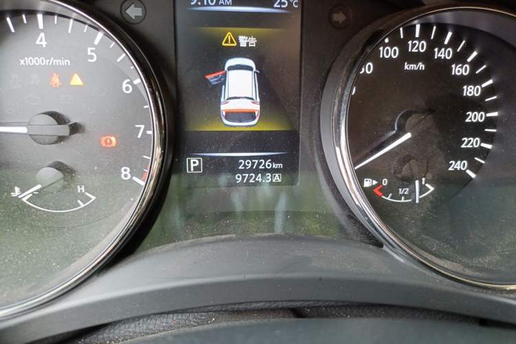 Used Nissan Qashqai 2017 2.0L CVT Luxury Edition China VI Standard Odometer Close Up