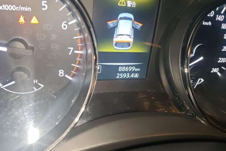 Used Nissan Qashqai 2017 2.0L CVT Elite Edition China V Standard Odometer Close Up