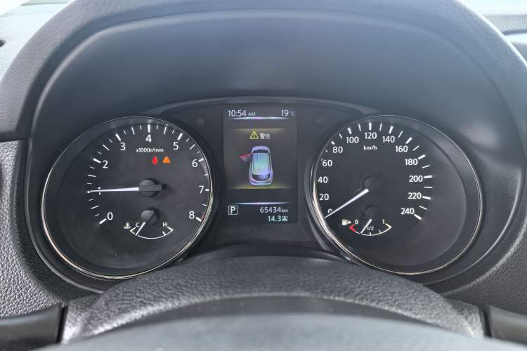 Used Nissan Qashqai 2017 2.0L CVT Smart Enjoyment Version China VI Standard Odometer Close Up