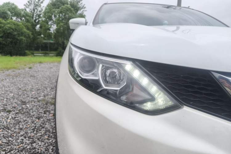 Used Nissan Qashqai 2017 2.0L CVT Smart Enjoyment Version China V Standard Right Front Headlight