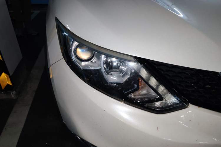 Used Nissan Qashqai 2017 2.0L CVT Luxury Edition China V Standard Right Front Headlight